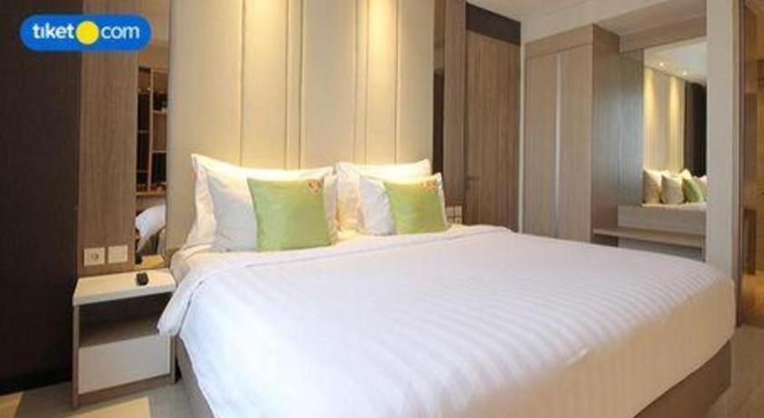 Hotel Dafam Pacific Caesar Surabaya Exterior foto