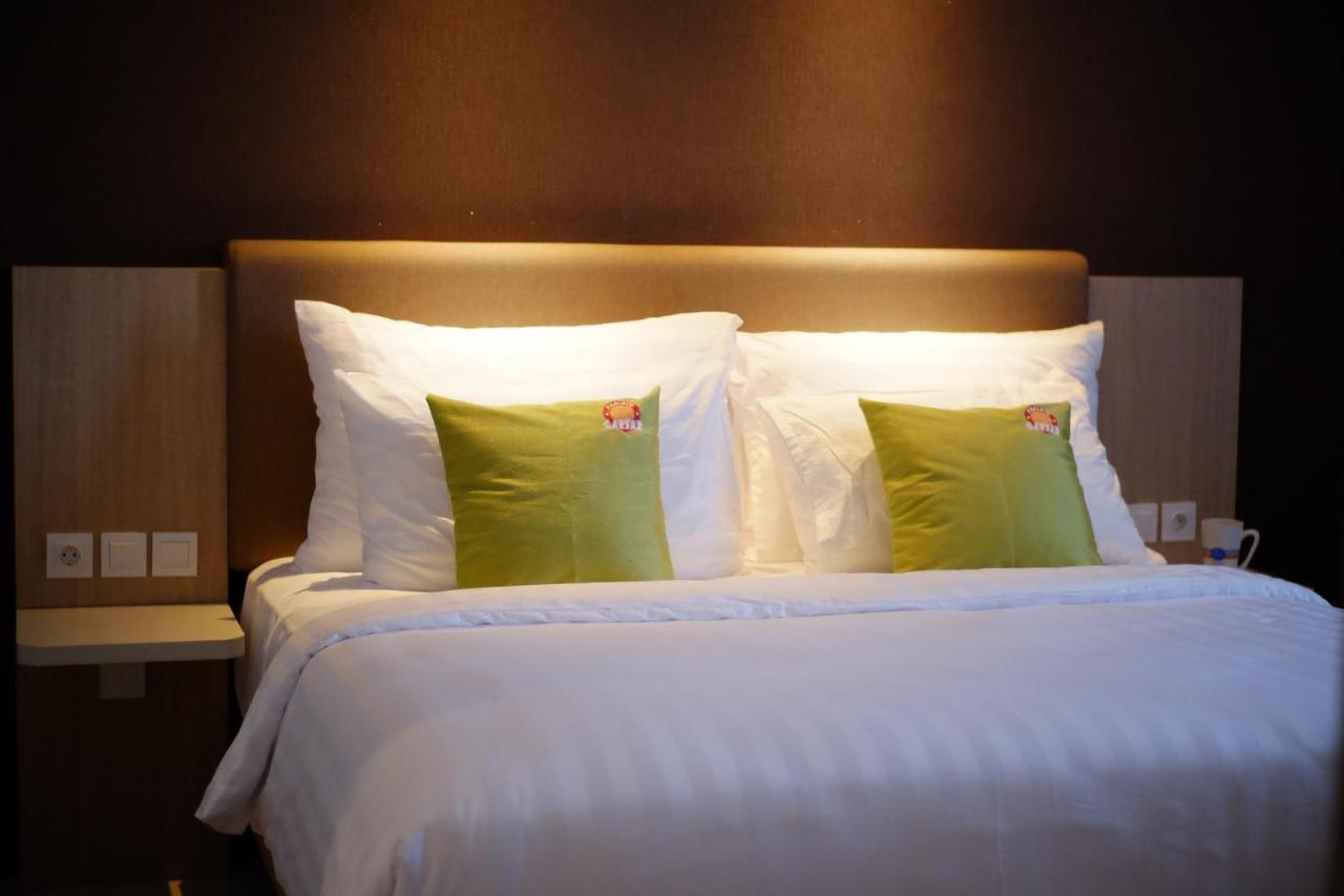 Hotel Dafam Pacific Caesar Surabaya Exterior foto